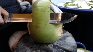 태국의 코코넛 자르기 달인들 / amazing coconut cutting masters - thai street food