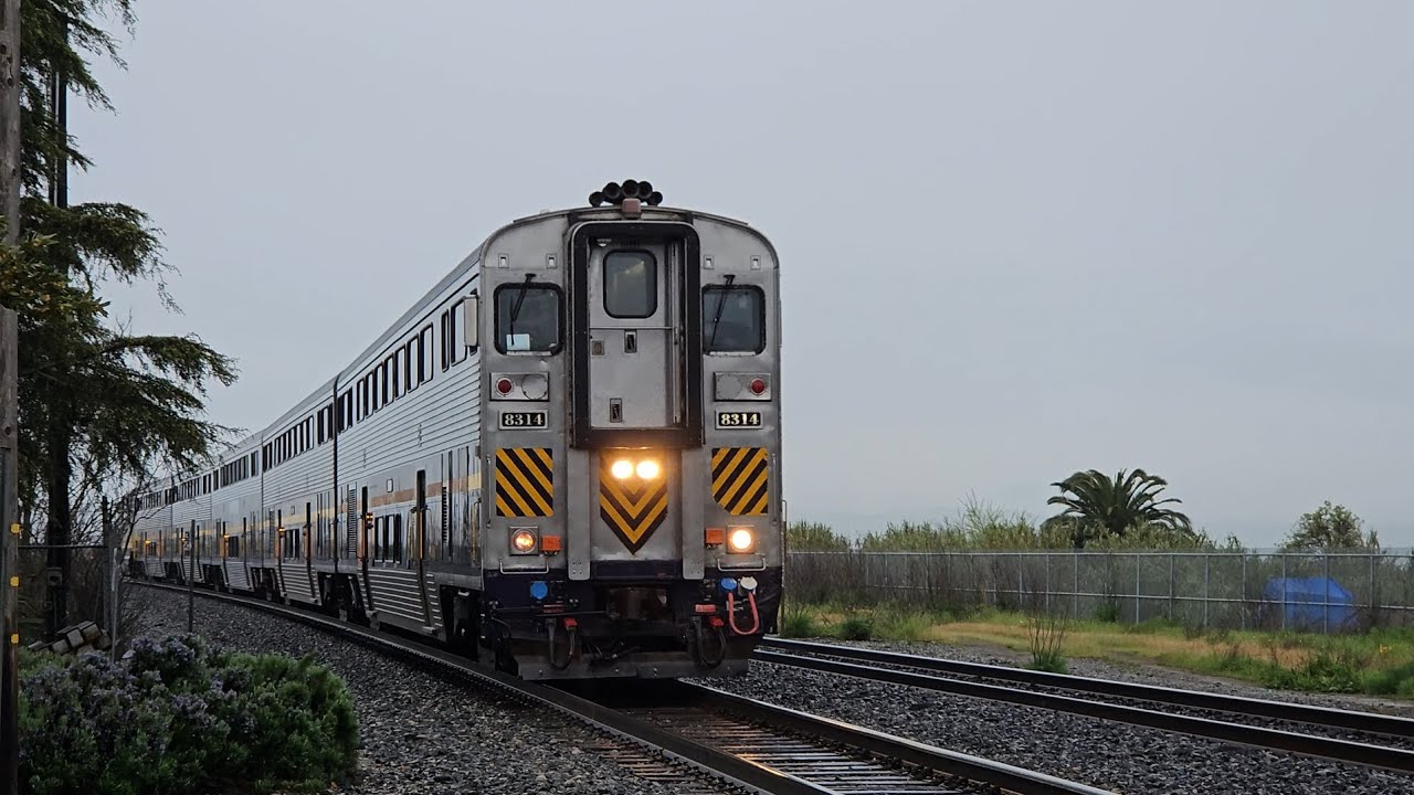 capitol-corridor-train-524-arriving-departing-suisun-fairfield