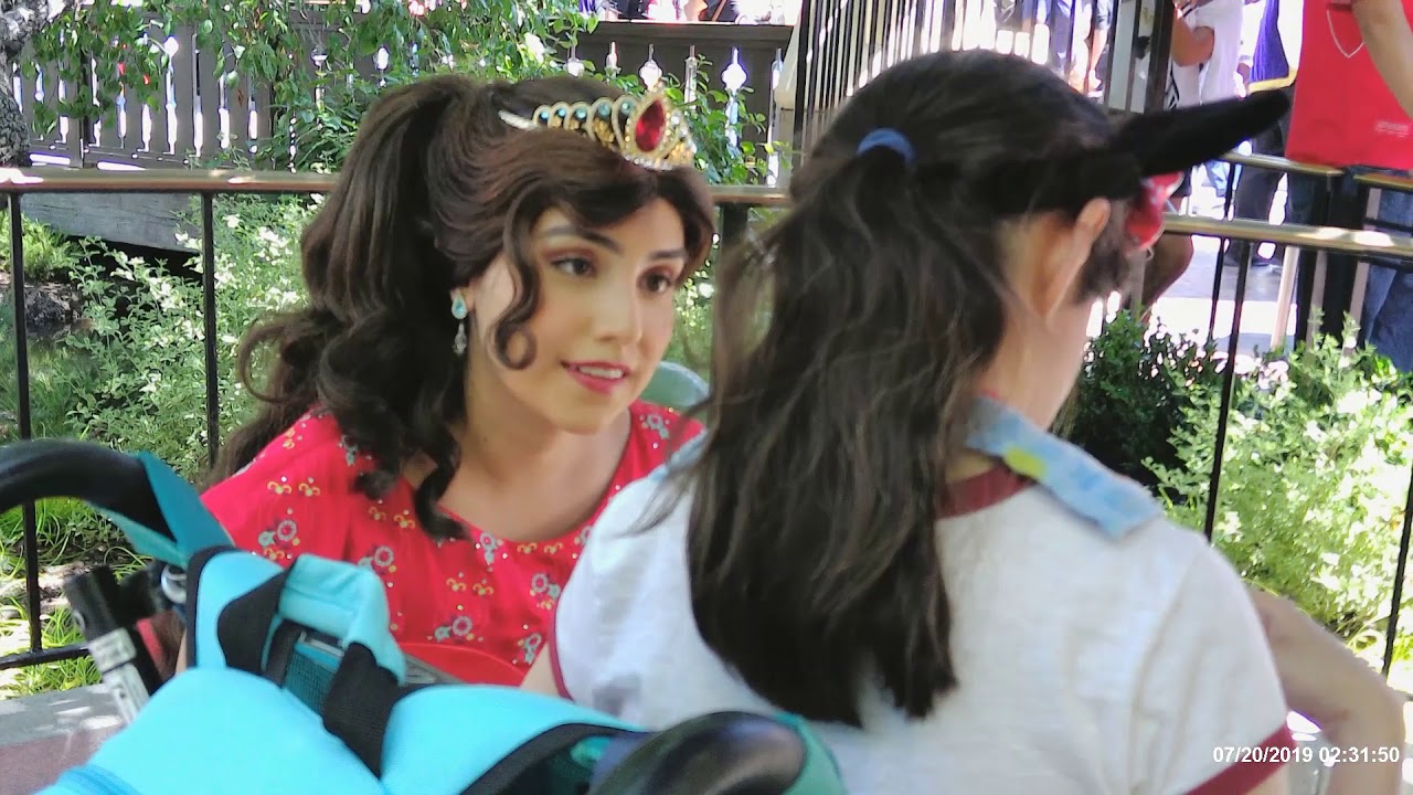 Meeting princess Elena of Avalor! She speaks Spanish! YouTube