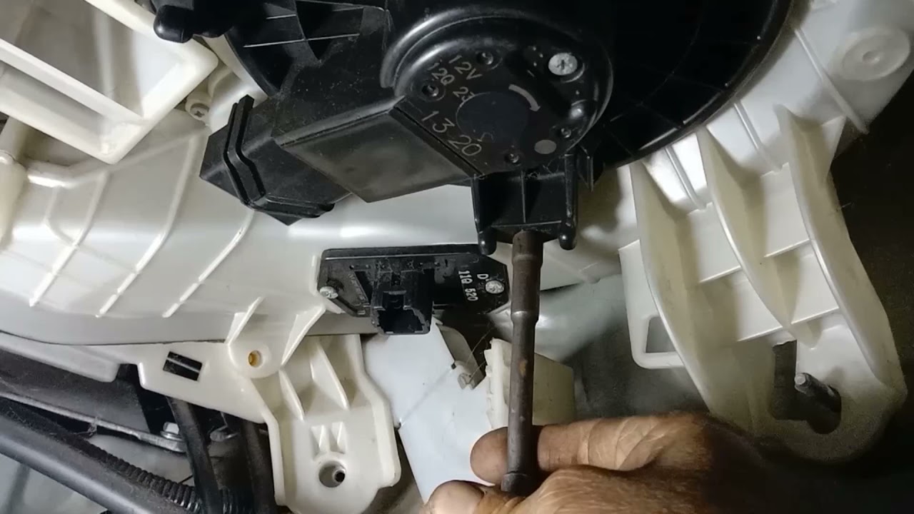 Paano maglinis ng aircon ng hi ace na di tinatanggal ang dashboard?