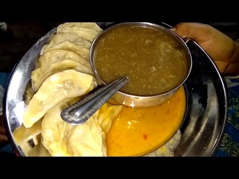 Street Food Kolkata - See How 100's of People Eating Chicken Momo - Street Food India