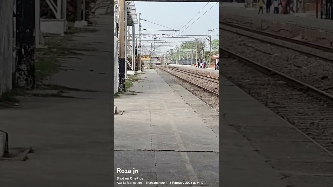 13152 kolkata express 😎😌 full swag 😎😎 arrived roza jn 