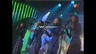 Kehadiran  - Feminin