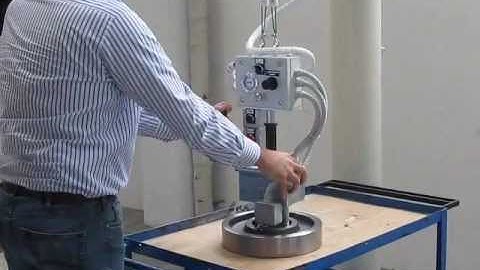 Balancer lifting circular object from its internal diameter