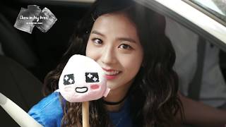 Blackpink-Jisoo leaving inkigayo cute picture