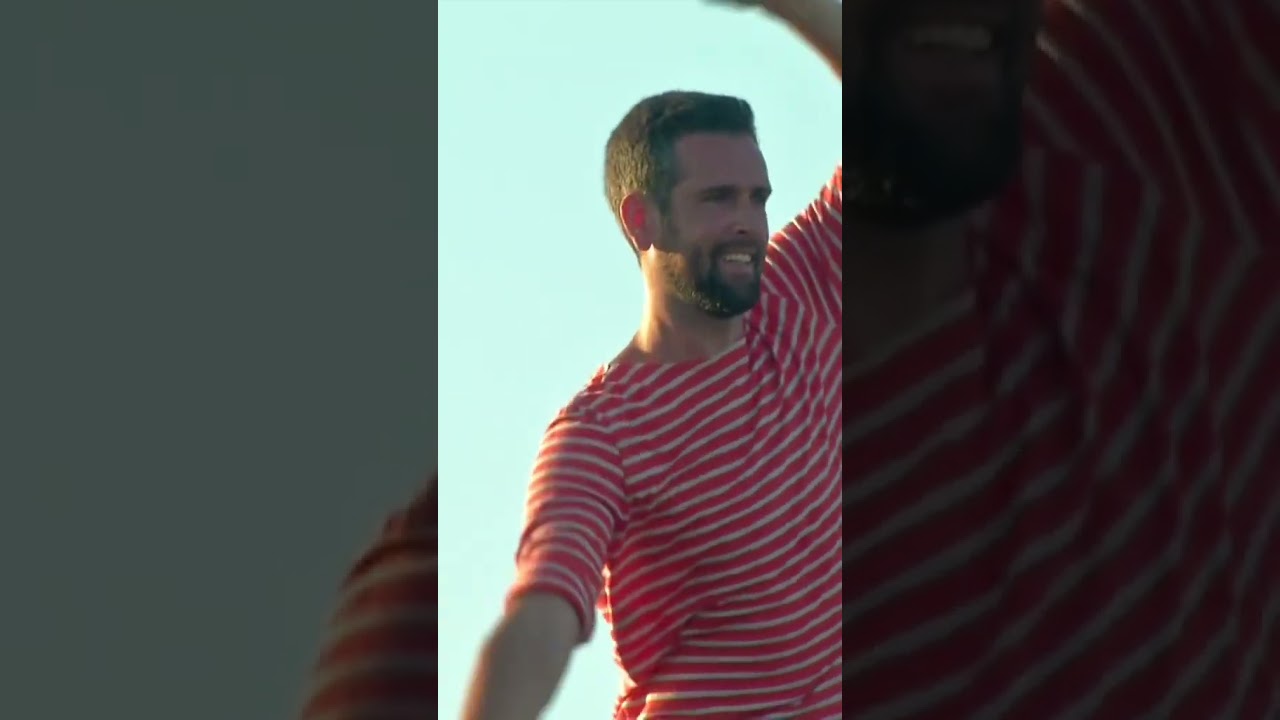 🤸‍♂️ Un FUNÀMBUL travessa el Passeig de Gràcia 