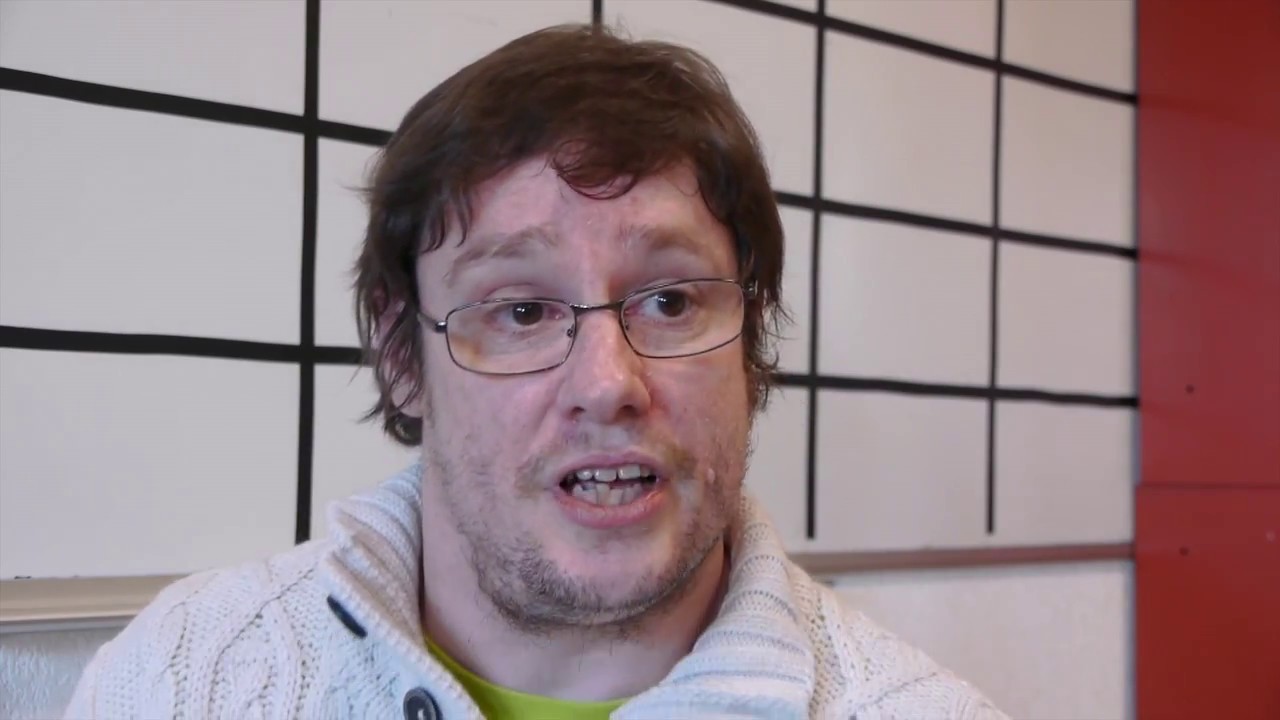 L'AAH sous le seuil de pauvreté : « Ma seule folie, c'est un abonnement cinéma à 20 €. »