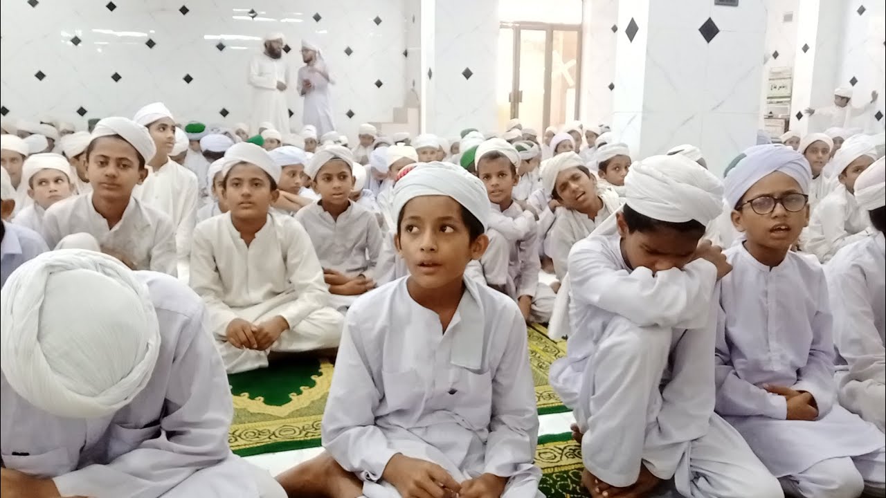 میرانبی میرانبی ہے.مدرسےکےطلبہ کلام پڑھتےہوئے.ماشاءاللہ.عزوجل.