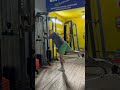 Patada con tobillera