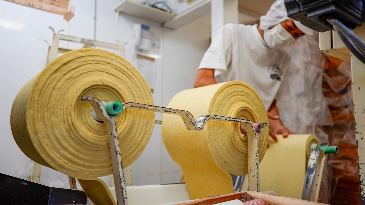 Историческая традиционная фабрика, производящая лапшу для многих известных ресторанов рамэн в Японии