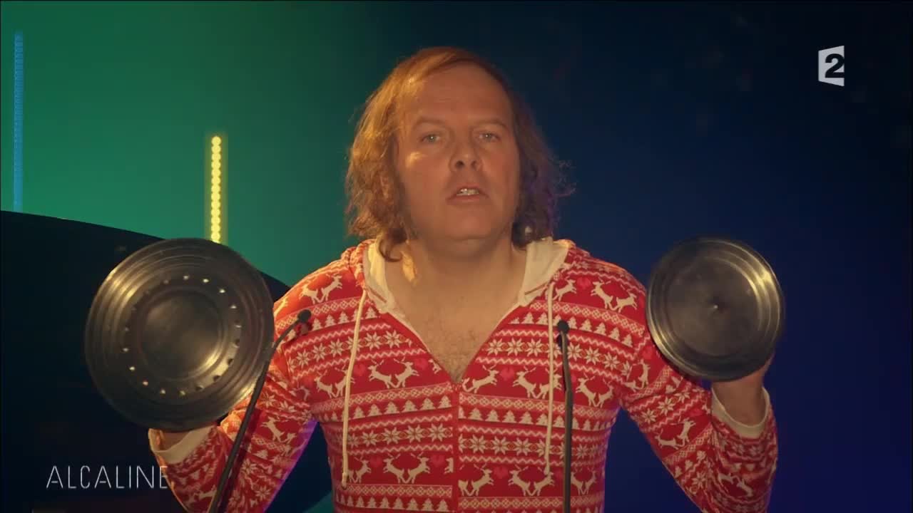 Alcaline, le Mag : Philippe Katerine - Moment parfait ft. Compliqué en live