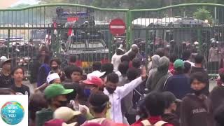 Clashes in Jakarta  Indonesia’s new labour law sparks protest