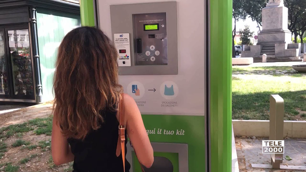 Raccolta differenziata, attivati a Pesaro i distributori automatici di sacchi per rifiuti