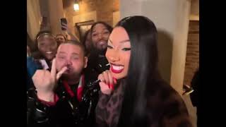 Stan Twitter: all summer we sucking d Megan thee stallion 