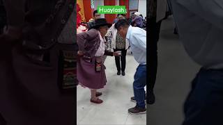 Que bonito se baila su huaylas la abuelita 😃 #viral #costumbres #costumbreswanka