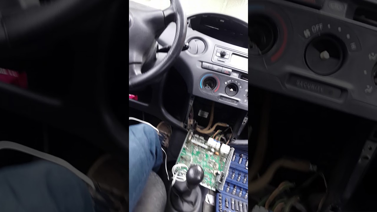 Toyota yaris aux