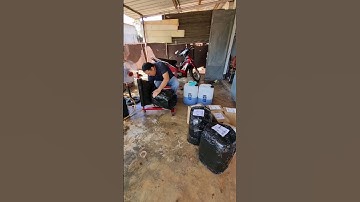 Đóng dung dịch rửa nhớt, rửa sườn dây điện, nhông sên dĩa, rữa lốp xe cho anh em