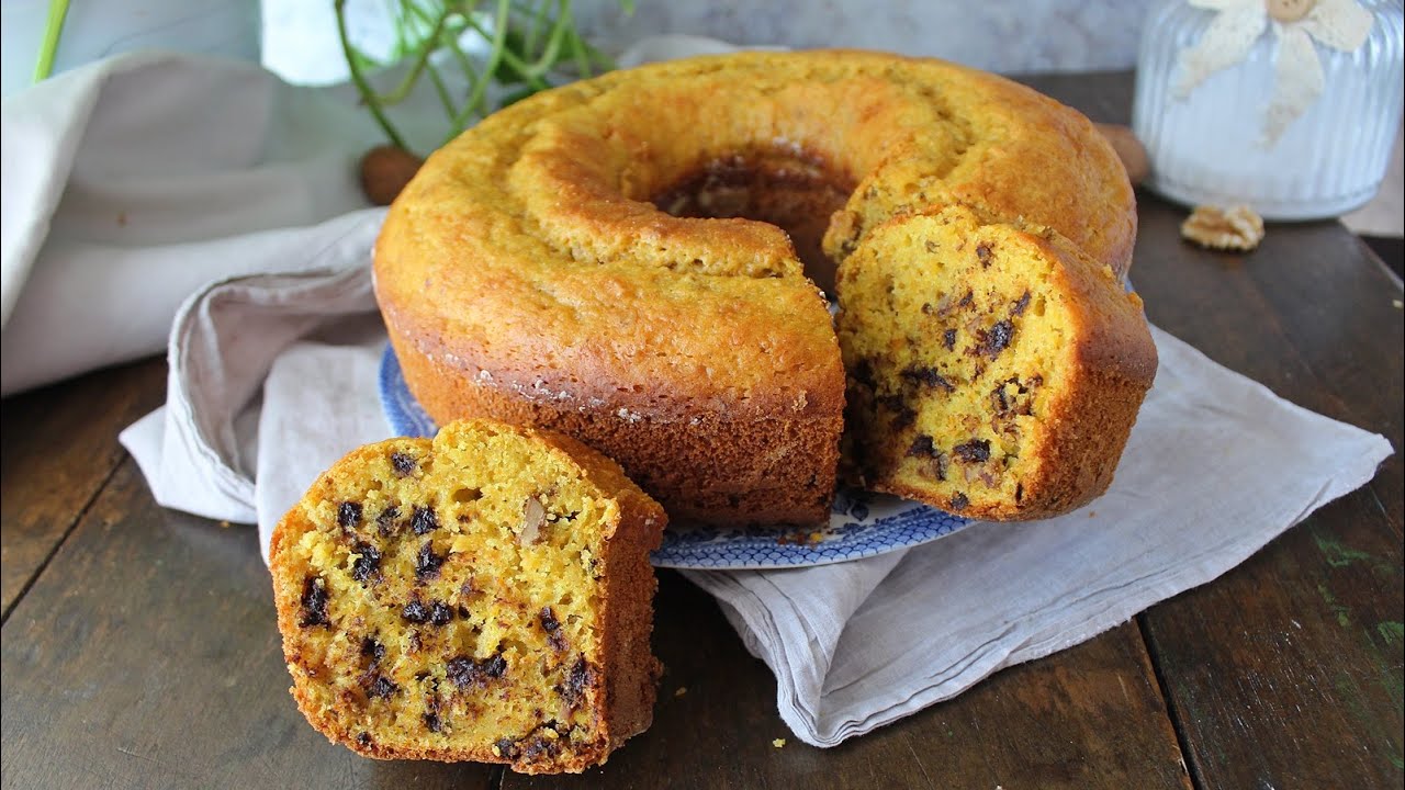 CIAMBELLA D'AUTUNNO, con zucca, noci e gocce di cioccolato- Ricetta facile de La cucina di Rita