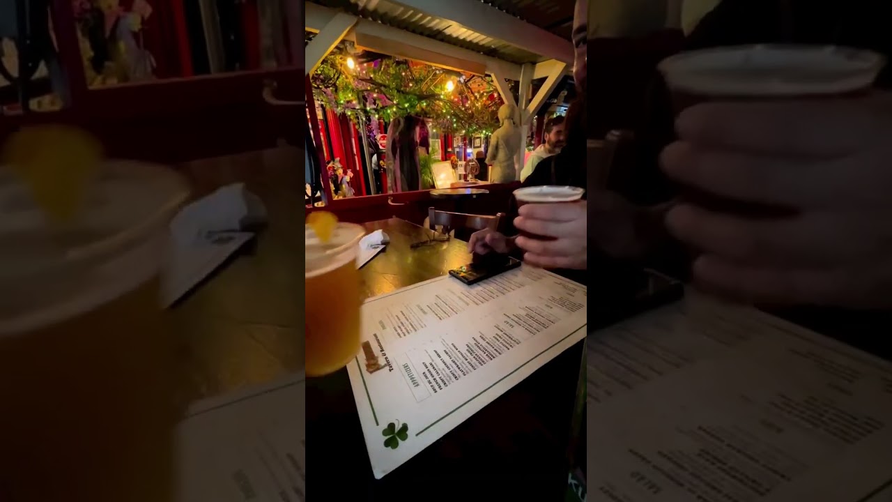 Travel bloggers be like 😂 