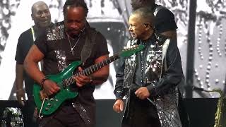Video voorbeeld van "Earth Wind and Fire Live 2022 🡆 That's the Way of the World ⬘ Band Intro 🡄 Sep 14 ⬘ Sugar Land, TX"