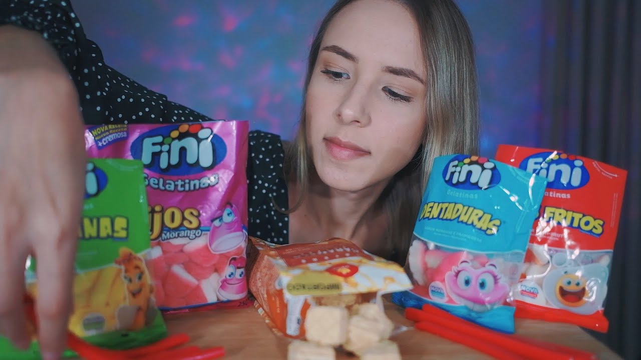 ASMR - COMENDO BALAS FINI (sons satisfatórios) 🍬🍭