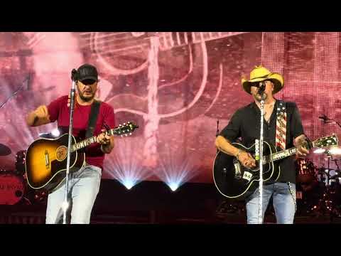 Jason Aldean & Luke Bryan perform “Songs About Us” | Between the Hedges | Athens, GA 2026