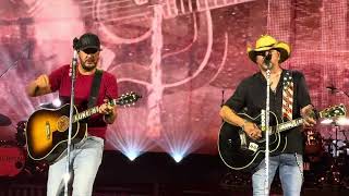 Jason Aldean & Luke Bryan perform “Songs About Us” | Between the Hedges | Athens, GA 2026