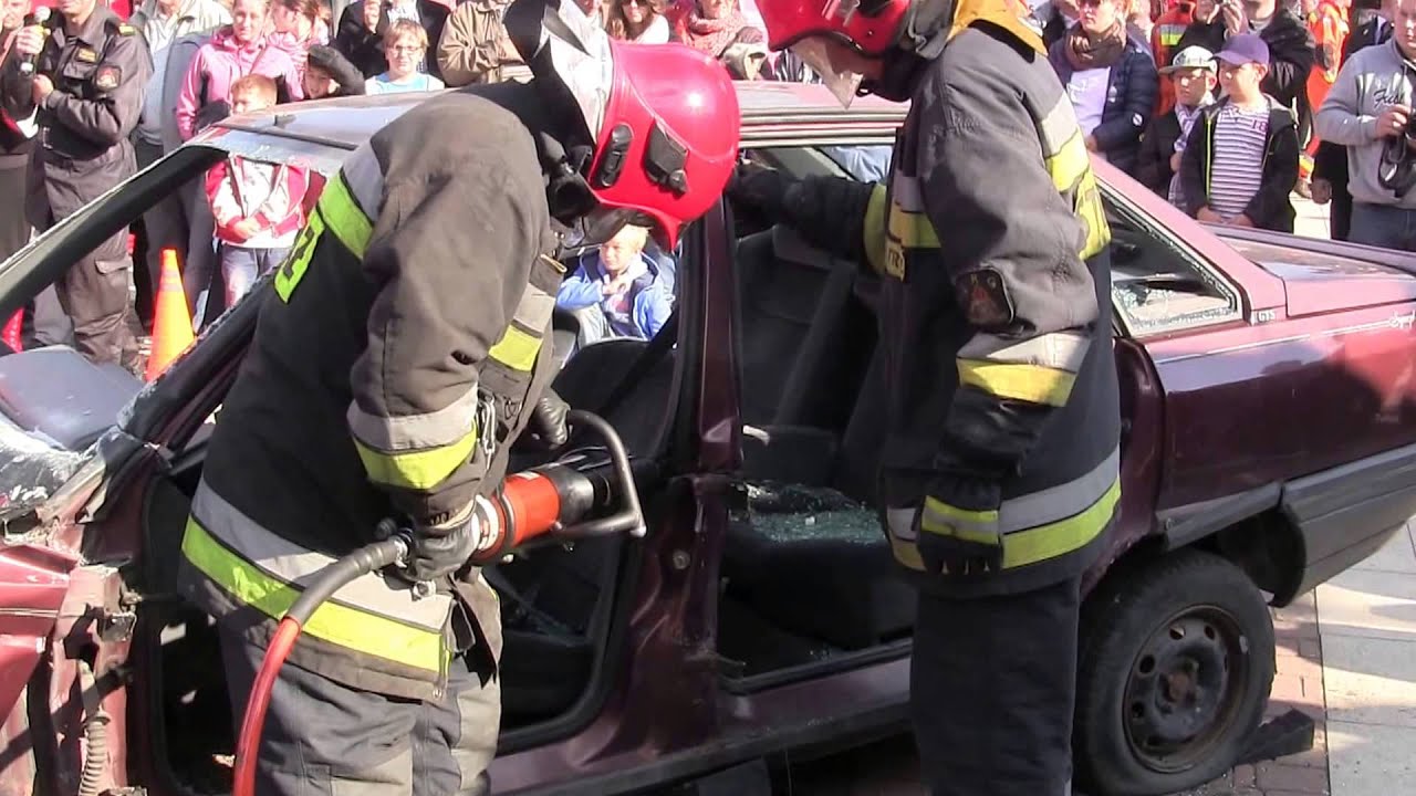 Straż Pożarna - Pokaz rozcinania auta - Manufaktura Łódź