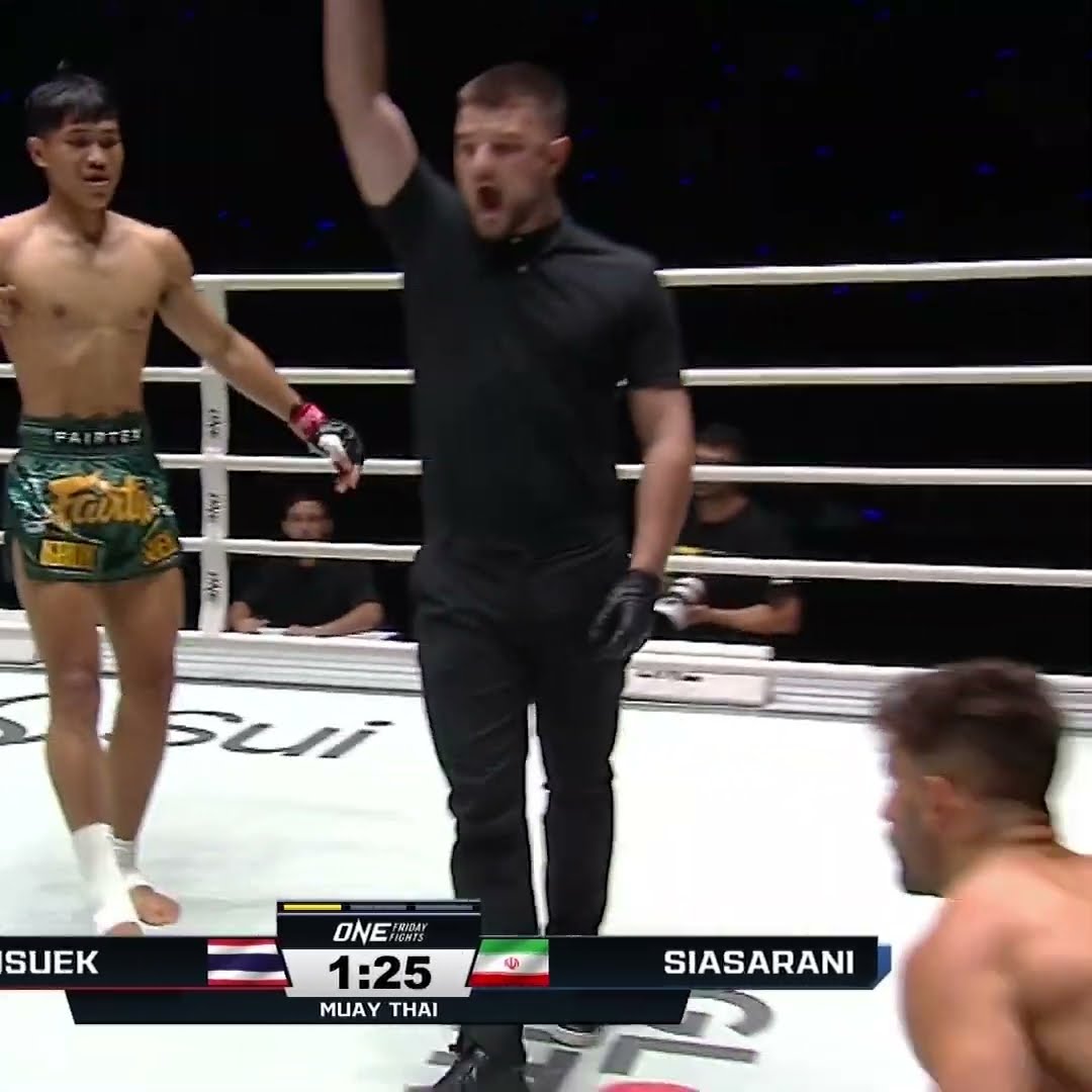 SIT DOWN ? Khunsuek drops Mohammad Siasarani with a head kick en route to a unanimous decision win!
