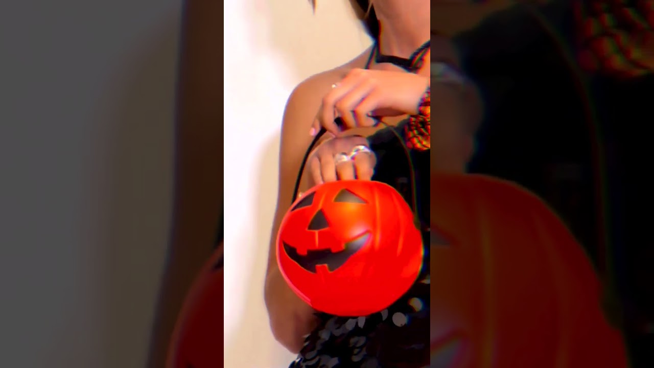 The perfect accessories for a spooky halloween party