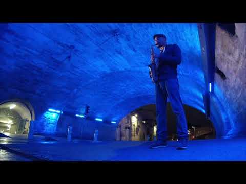 Sax in Tunnel
