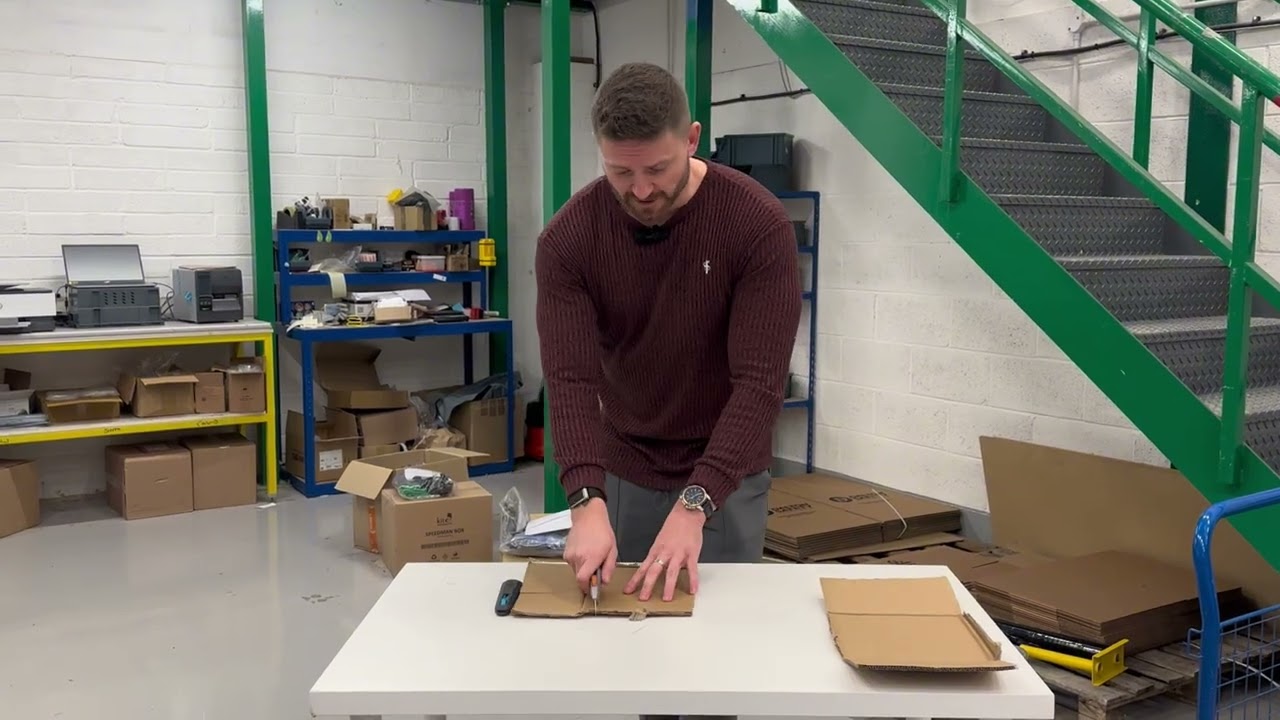 Why choose a smart retracting safety knife | Dalton Safety 