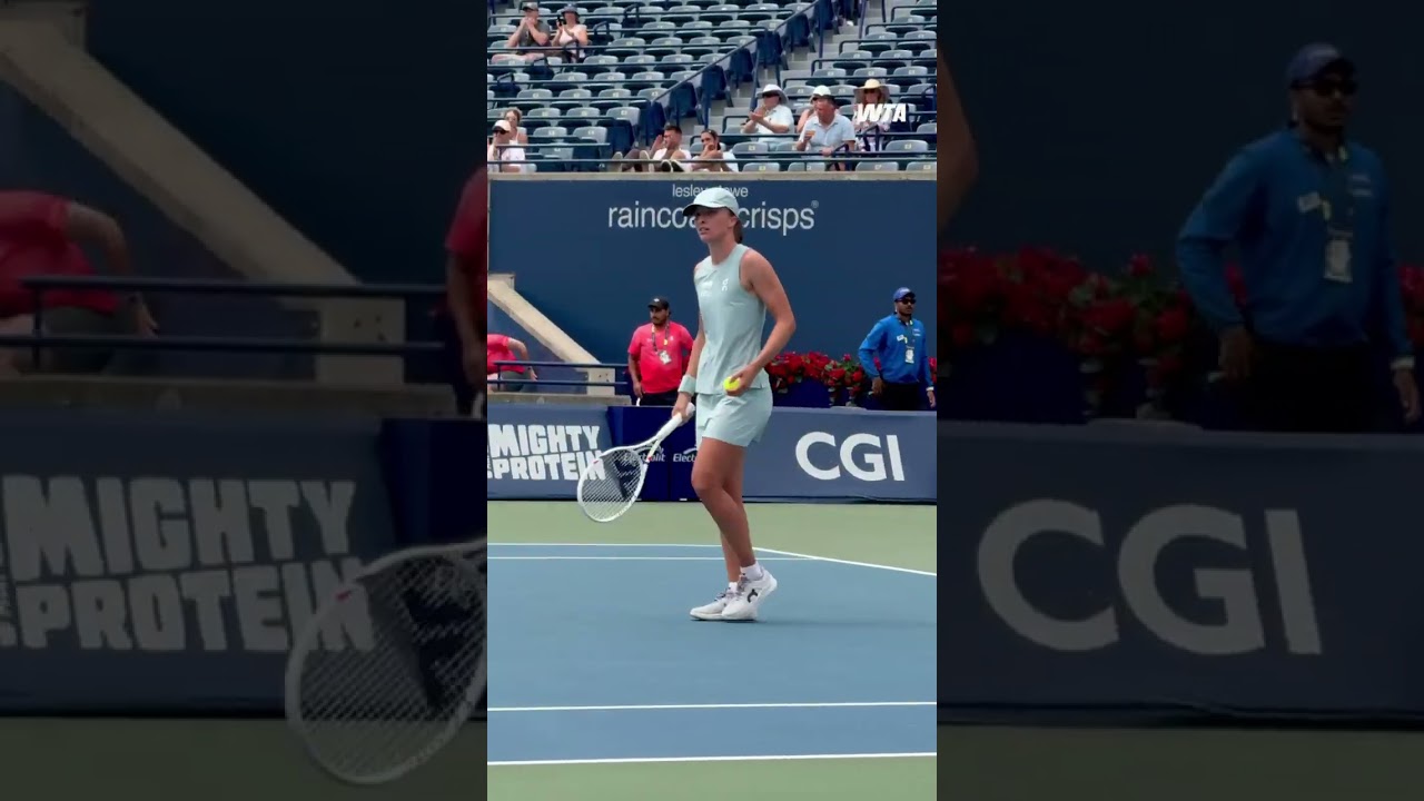 Bringing the 🔥 in Toronto! Iga Swiatek moves on in Toronto #WTA #NBO26 #IgaSwiatek #Tennis