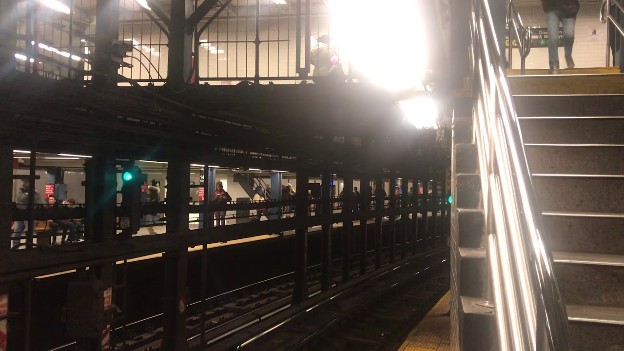 Downtown 5 train and Uptown 4 train arriving at 14th st - YouTube