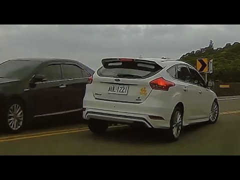【車禍影片】 開到睡著了嗎（2023.04.30 桃園市蘆竹區六福一路