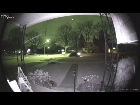 Video shows meteor streaking across sky in Royal Oak, Michigan on Dec. 1, 2022