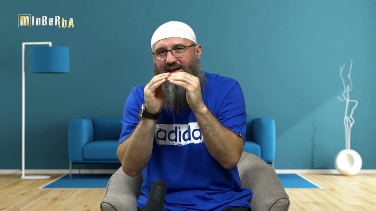 Prilikom spuštanja na sedždu, da li spuštano prvo koljena ili ruke ?