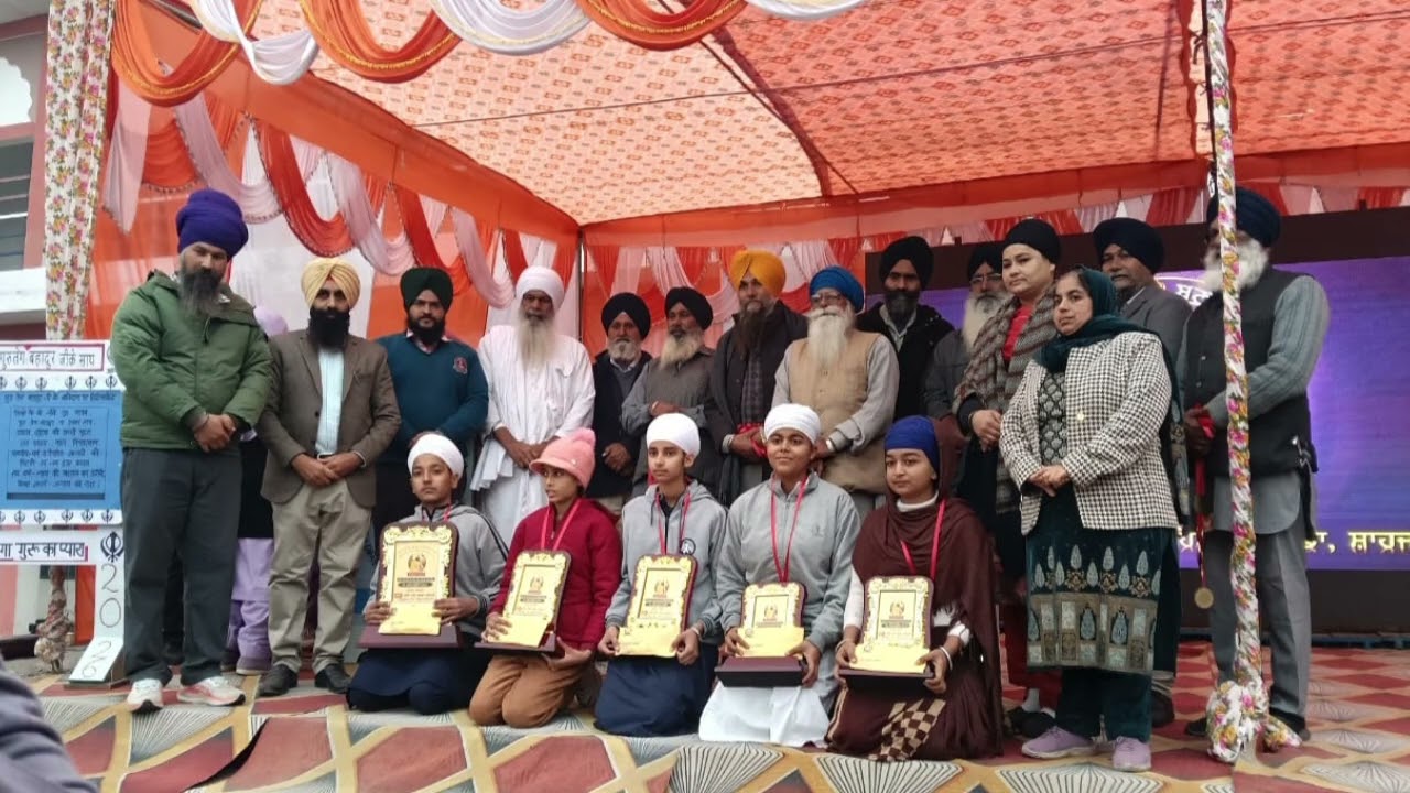 Divpreet S.A.A.K. 1st&20000 cash in Kon Banaga Guru Sikh Pyara competition held in Miripiri Academy.