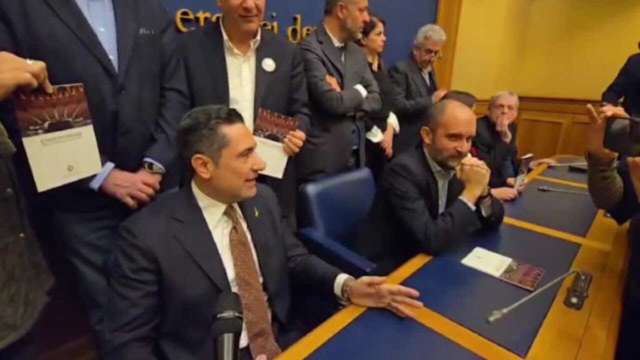 Conferenza del Comitato Remigrazione alla Camera, Pd, M5s e Avs occupano la Sala Stampa