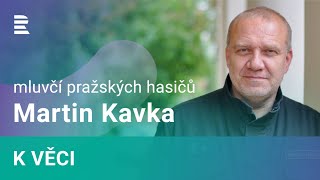 Nedávný požár elektromobilu v podzemní garáži komplikoval přístup výtahem, popisuje mluvčí hasičů