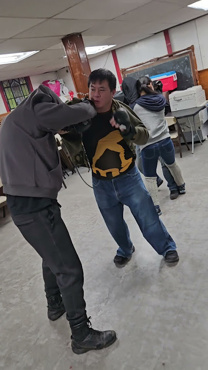 Clinch Striking with Gi/Hoodie Grips #martialarts #selfdefense