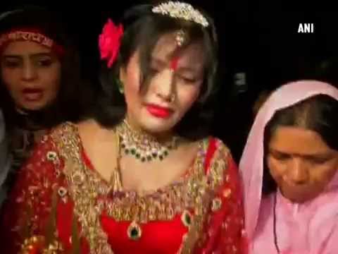 Radhe Maa Ka Sex Video - Another godwoman exposed, 'Radhe maa' shifting places to evade arrest -  YouTube