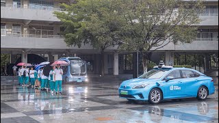 Students Amazed by WeRide’s Robotaxi and Mini Robobus