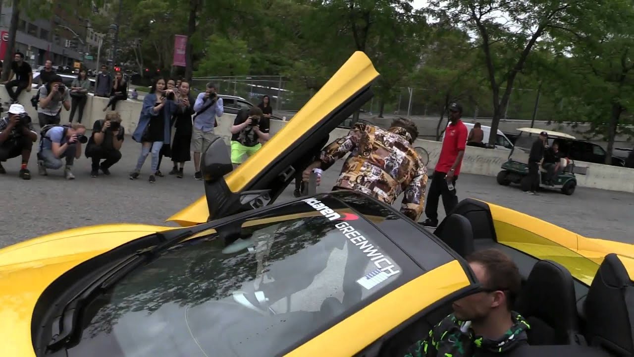 Fashionweek 2014 NY Outside (silent movie)