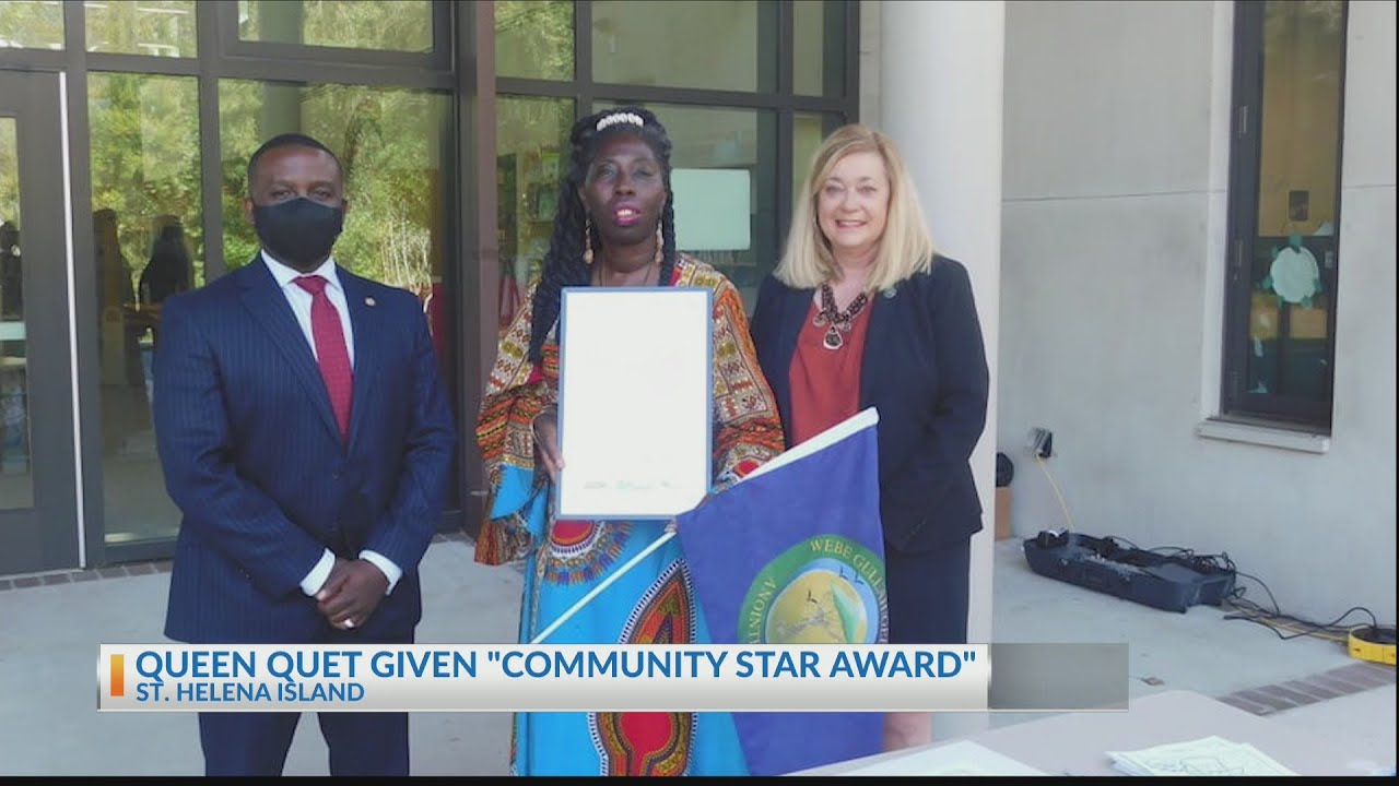 Gullah Geechee Nation Chieftess Queen Quet presented DHEC's Community Star Award