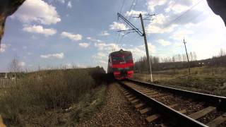 Электропоезд ЭР2Т-7153 приезжает на платформу Запрудня, вид из платформы :)