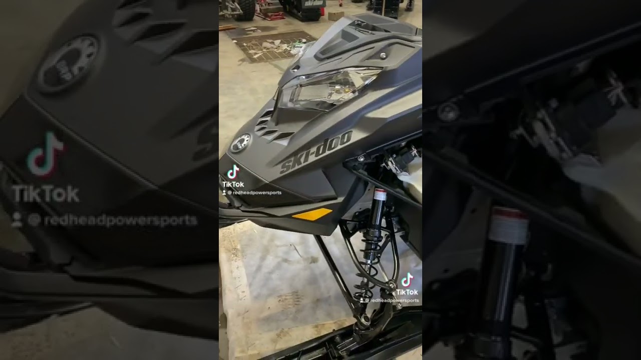 2022 Ski-Doo Summit X Expert 850 Turbo Assembly Day