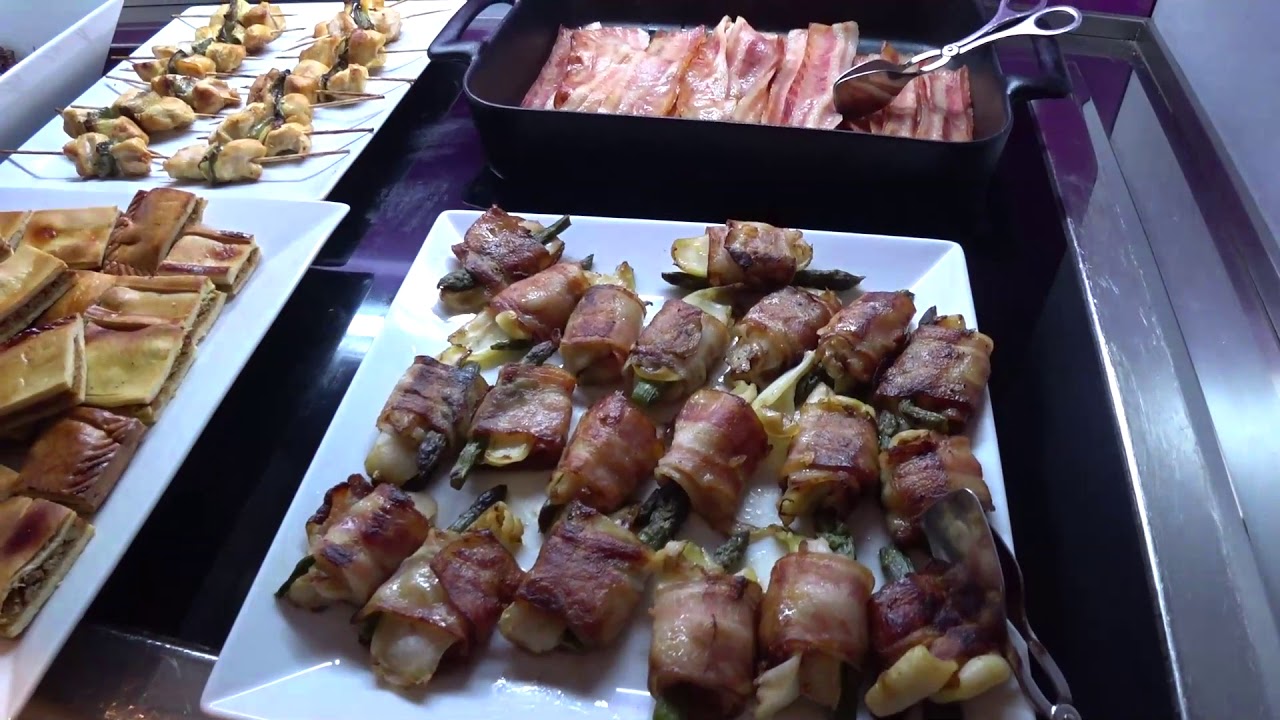 Барселона - завтрак в гостинице ILUNION Bel Art, Carrer de Lepant, 406, 08025 Barcelona