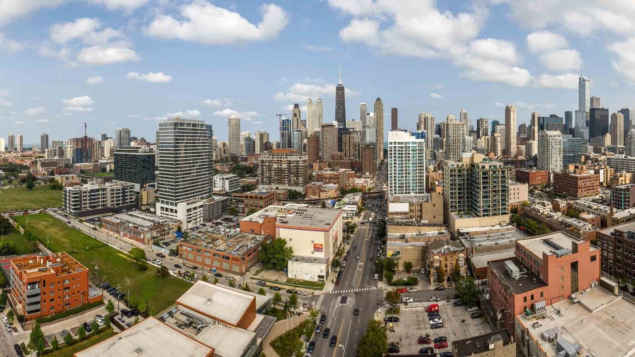 A River North penthouse with a large terrace, 3-bedrooms and 2 ½ baths