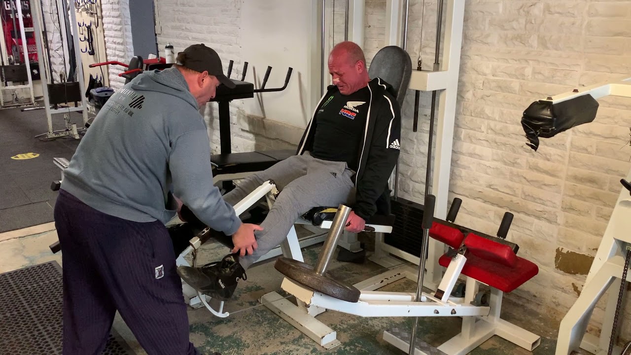 Most Intense Legs Session Ever. Gym Tour Isobodz Training Howard&Gary HIT Style Quads Workout.